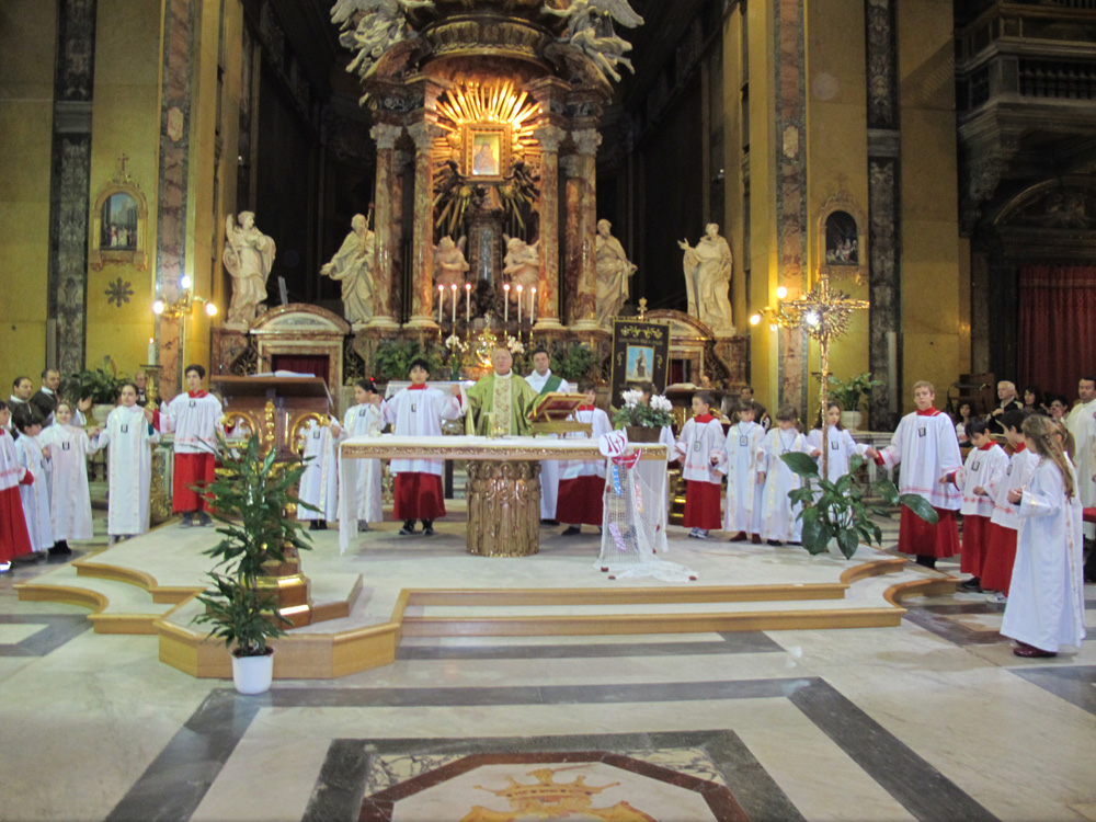 Vestizione dei nuovi ministranti, durante la Celebrazione Liturgica di domenica 11 novembre. (43)