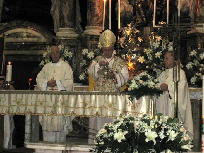 Celebrazione Eucaristica presieduta dal Cardinal Marc Ouellet. Santa Maria in Traspontina, 17 aprile 2005. (32).jpg